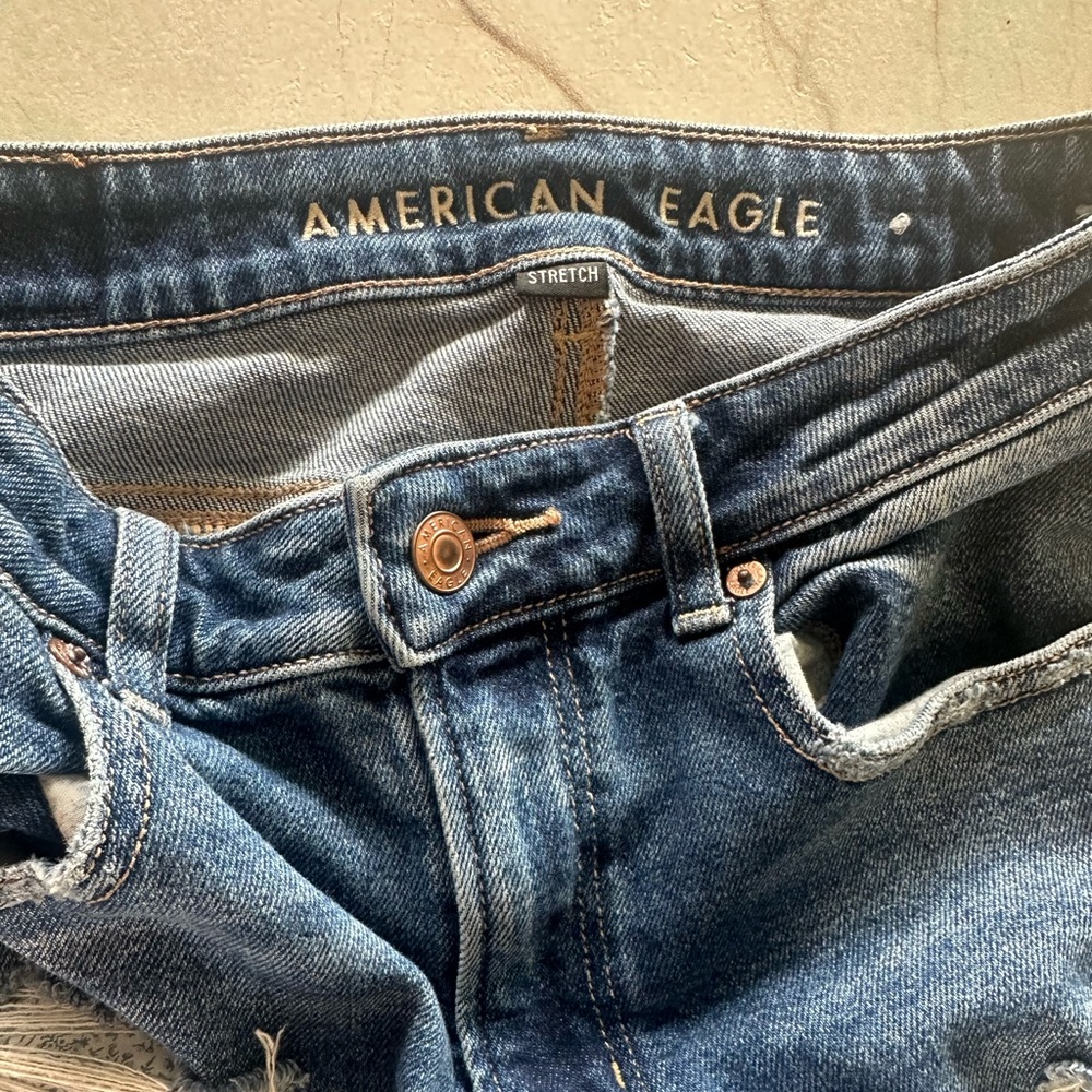 American Eagle Distressed Mom Jeans size 2 - Picture 7 of 14